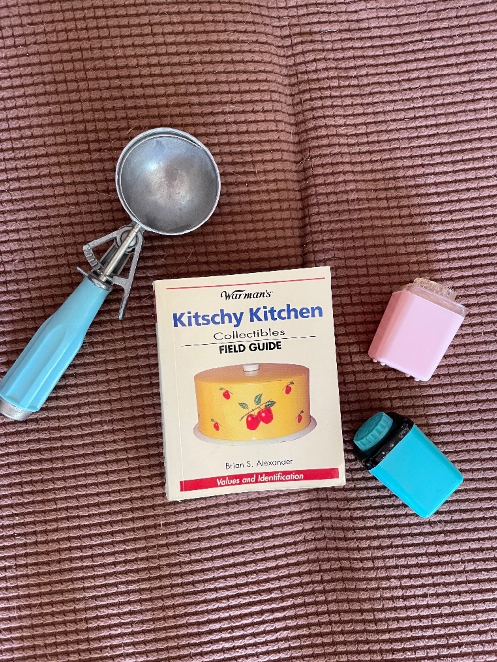 Kitschy Kitchen Collectibles Field Guide -Paperback 2005